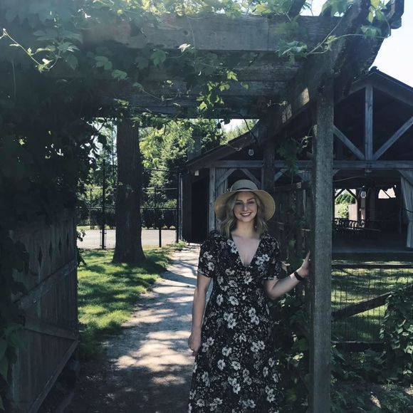 Meet your Posher, Megan - Picture 1 of 1